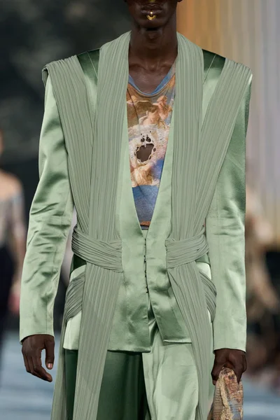 Look 60